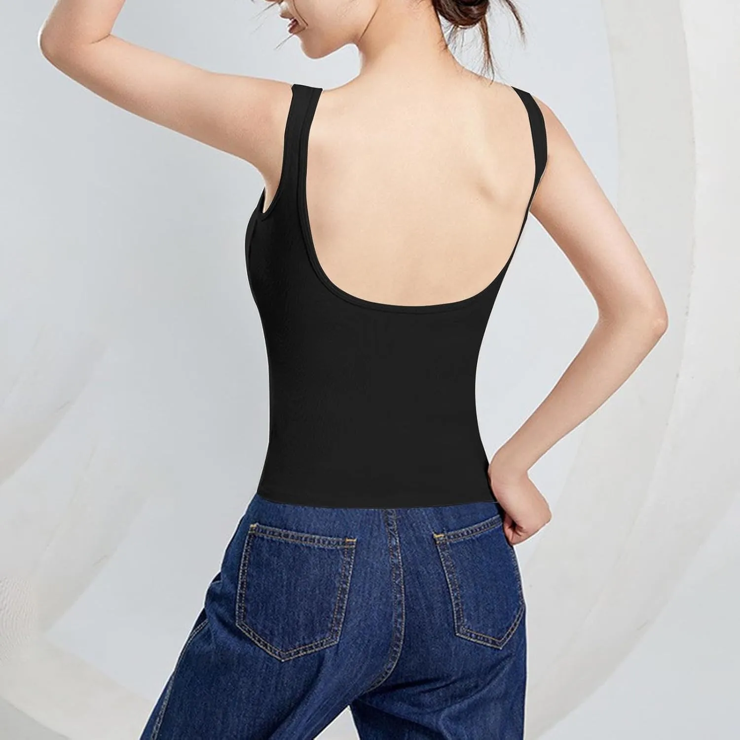 Womens Tops Tank Top with Built in Bra 2025 Summer Spaghetti Strap Sports Camisoles Layering Undershirts Cami Tops